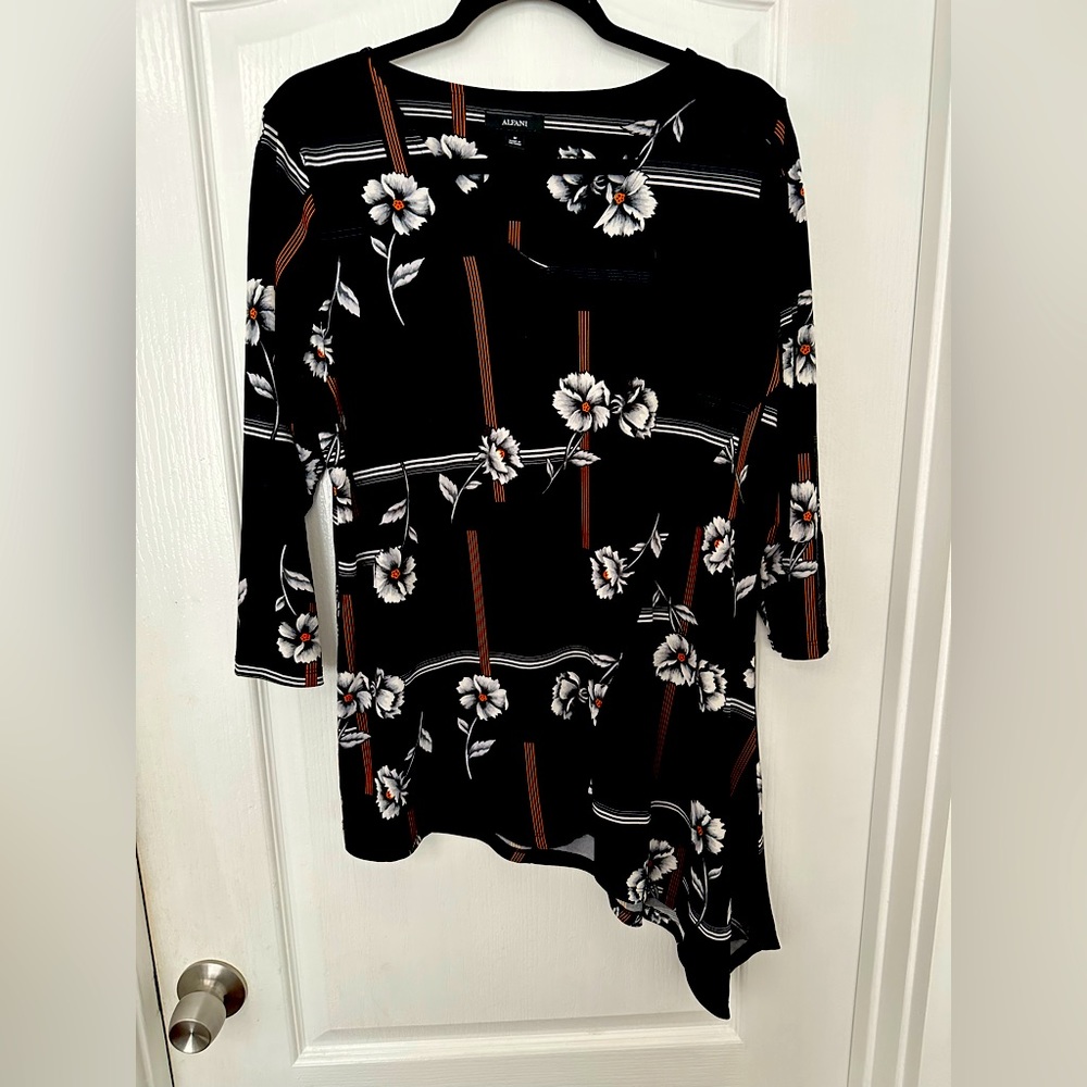 Alfani long sleeve blouse. Blouse dress black and white. Size M